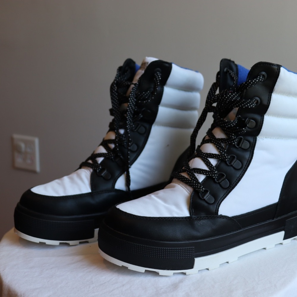 Cougar Black and White Winter Boots
